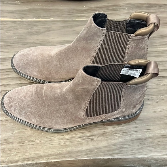 CLARKS CLARKDALE HALL STONE SUEDE MENS SLIP ON CHELSEA BOOTS 9.5 - Picture 1 of 16